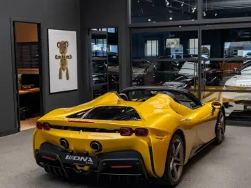 FERRARI SF90 Spider Full Carbon 4.0 V8 Carbon Seats