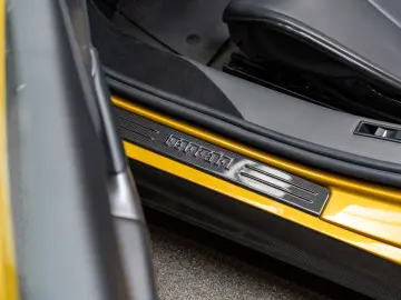 FERRARI SF90 Spider Full Carbon 4.0 V8 Carbon Seats
