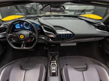 FERRARI SF90 Spider Full Carbon 4.0 V8 Carbon Seats