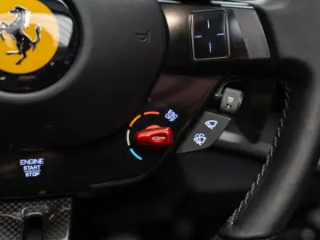 FERRARI SF90 Spider Full Carbon 4.0 V8 Carbon Seats