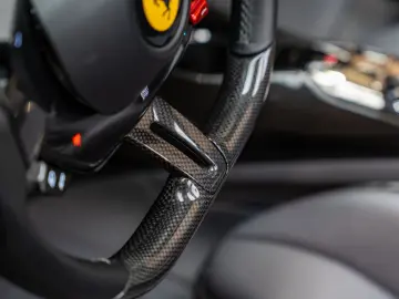 FERRARI SF90 Spider Full Carbon 4.0 V8 Carbon Seats