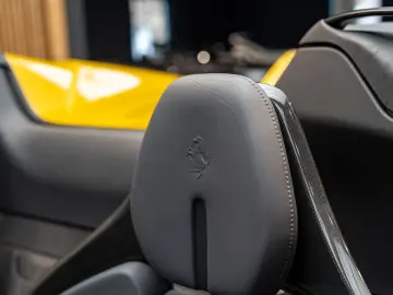 FERRARI SF90 Spider Full Carbon 4.0 V8 Carbon Seats