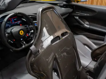 FERRARI SF90 Spider Full Carbon 4.0 V8 Carbon Seats