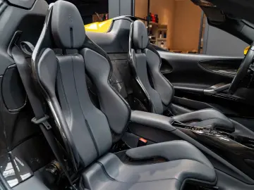 FERRARI SF90 Spider Full Carbon 4.0 V8 Carbon Seats