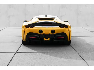 FERRARI SF90 Stradale  Fiorano Carbon LED CarPlay 1.Hd.