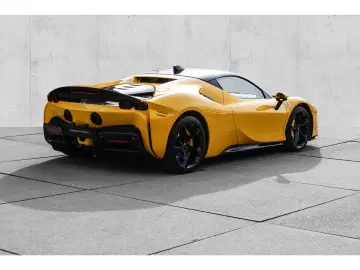 FERRARI SF90 Stradale  Fiorano Carbon LED CarPlay 1.Hd.