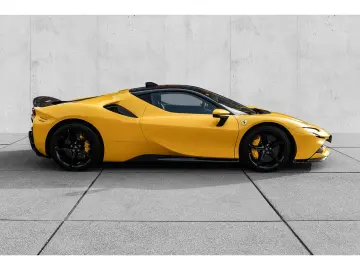 FERRARI SF90 Stradale  Fiorano Carbon LED CarPlay 1.Hd.