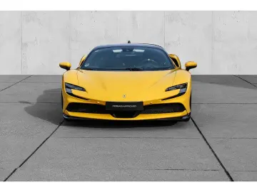 FERRARI SF90 Stradale  Fiorano Carbon LED CarPlay 1.Hd.