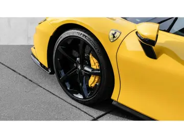 FERRARI SF90 Stradale  Fiorano Carbon LED CarPlay 1.Hd.