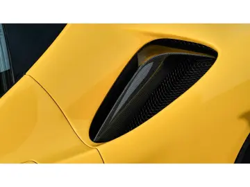 FERRARI SF90 Stradale  Fiorano Carbon LED CarPlay 1.Hd.