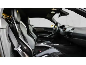 FERRARI SF90 Stradale  Fiorano Carbon LED CarPlay 1.Hd.