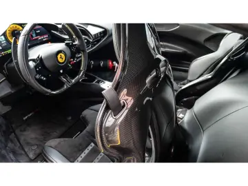 FERRARI SF90 Stradale  Fiorano Carbon LED CarPlay 1.Hd.