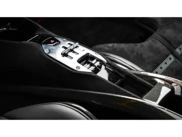 FERRARI SF90 Stradale  Fiorano Carbon LED CarPlay 1.Hd.