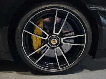 PORSCHE 992 Turbo S  TOP Ausstattung  Sport Chrono