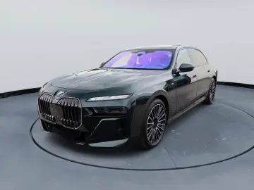 BMW 750e xDrive M Sport INDIVIDUAL Oxfordgrün