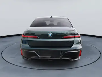 BMW 750e xDrive M Sport INDIVIDUAL Oxfordgrün