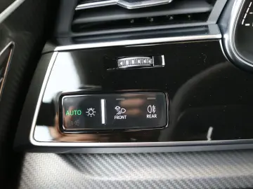 AUDI RSQ8 performance  Keramik Pano RS-Design  Rot