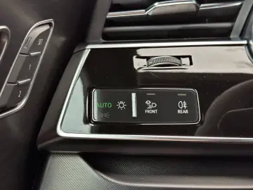 AUDI RSQ8 performance 2xCARBON KERAMIK HUD NIGHT OLED