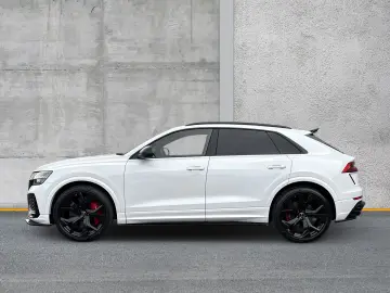 AUDI RSQ8 KERAMIK DYNAMIK  305KM H PANO STANDHZG 23