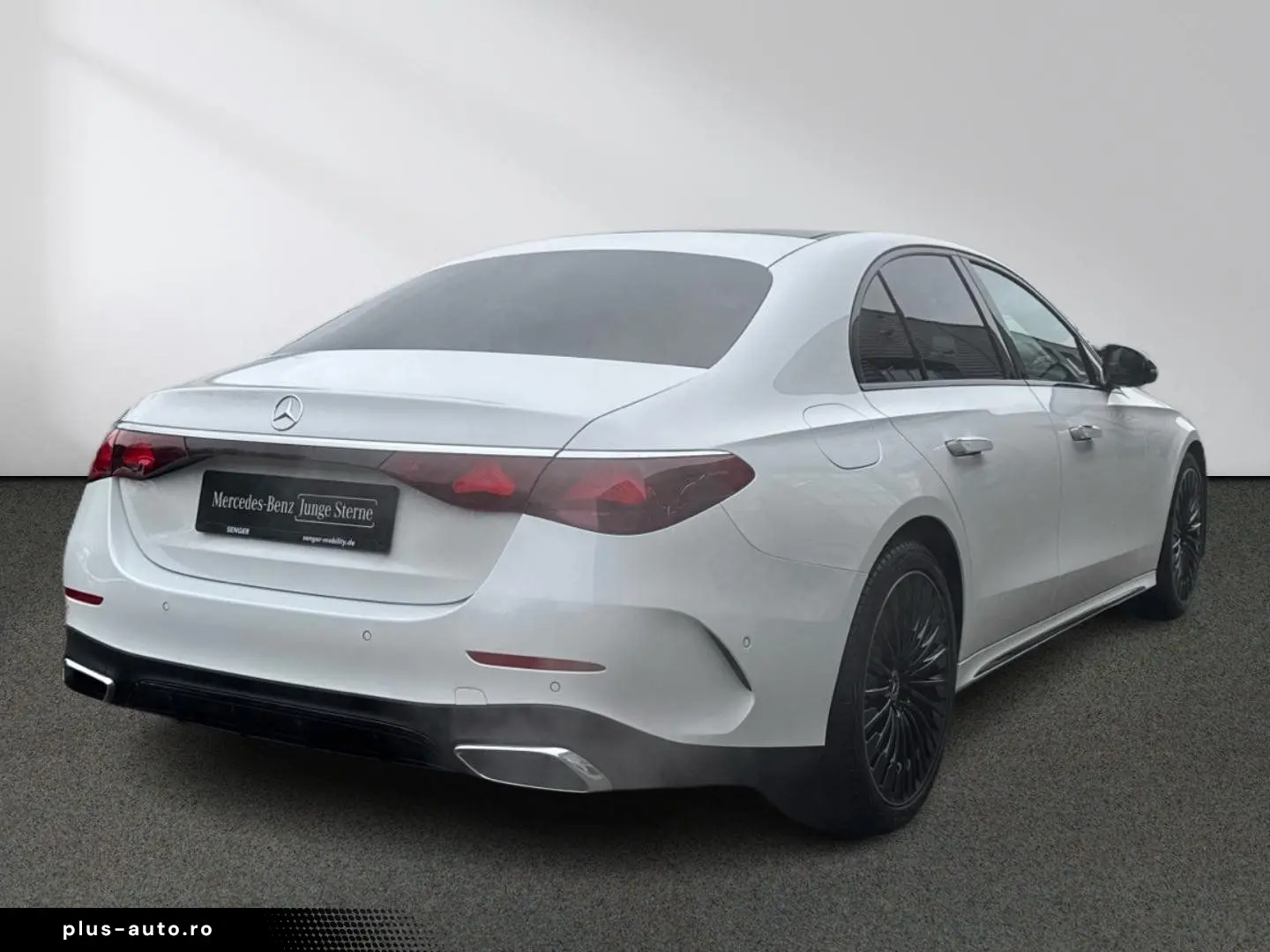 MERCEDES-BENZ E 450 4M AMG Night Panorama Burmester 20  360