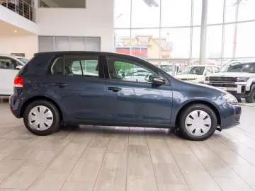 Volkswagen Golf 1.6 MPI -  Comfortline