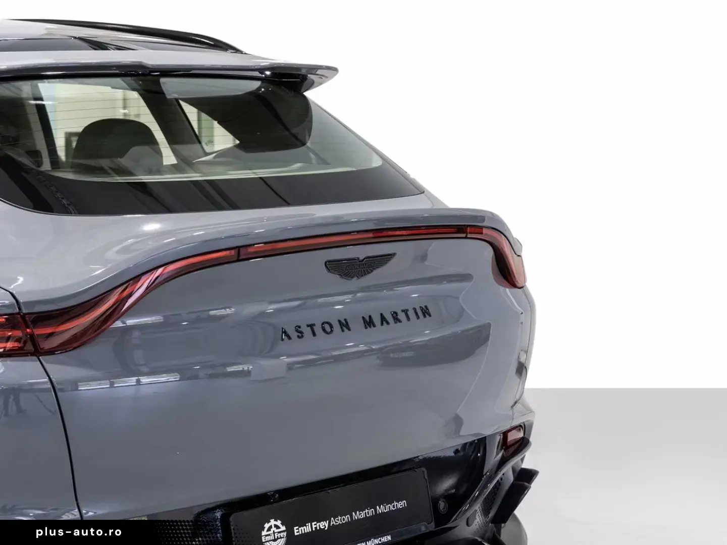 Aston Martin DBX 707