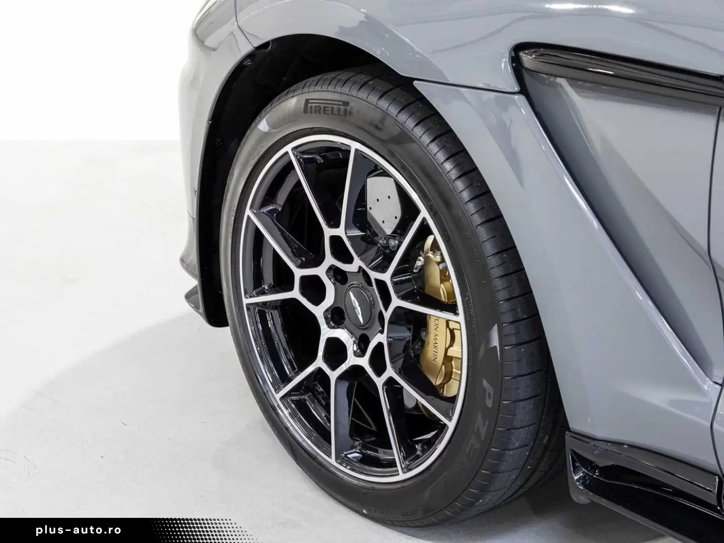 Aston Martin DBX 707