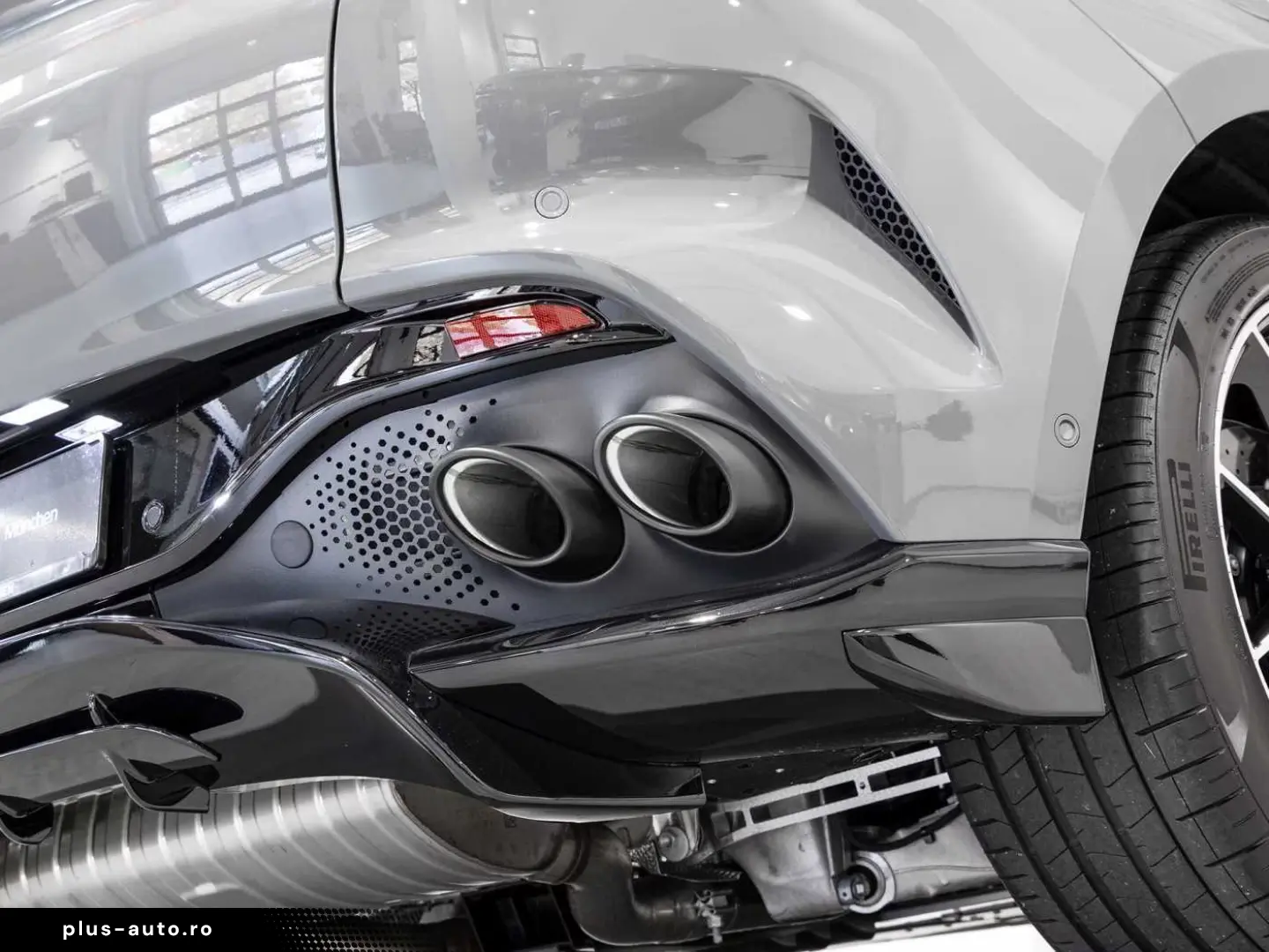 Aston Martin DBX 707