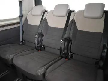 VW T7 Multivan Style 7 locuri Pano - Garantie pana 07-2027
