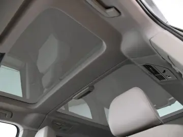 VW T7 Multivan Style 7 locuri Pano - Garantie pana 07-2027