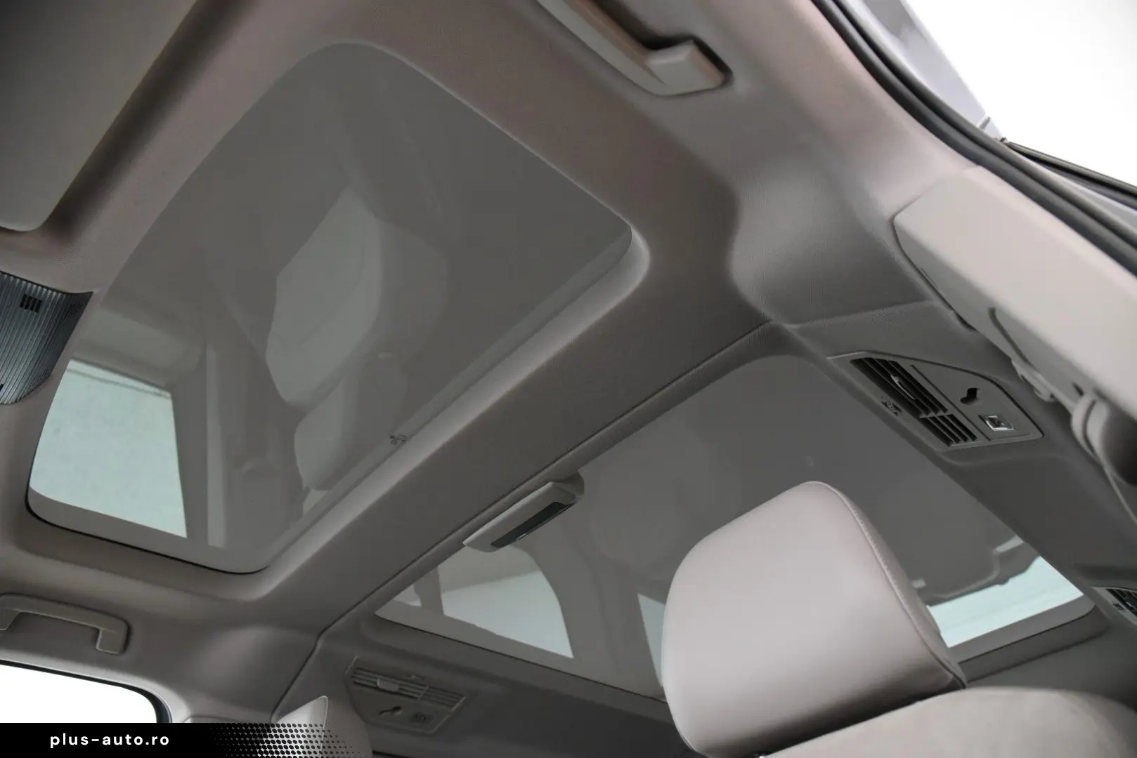 VW T7 Multivan Style 7 locuri Pano - Garantie pana 07-2027