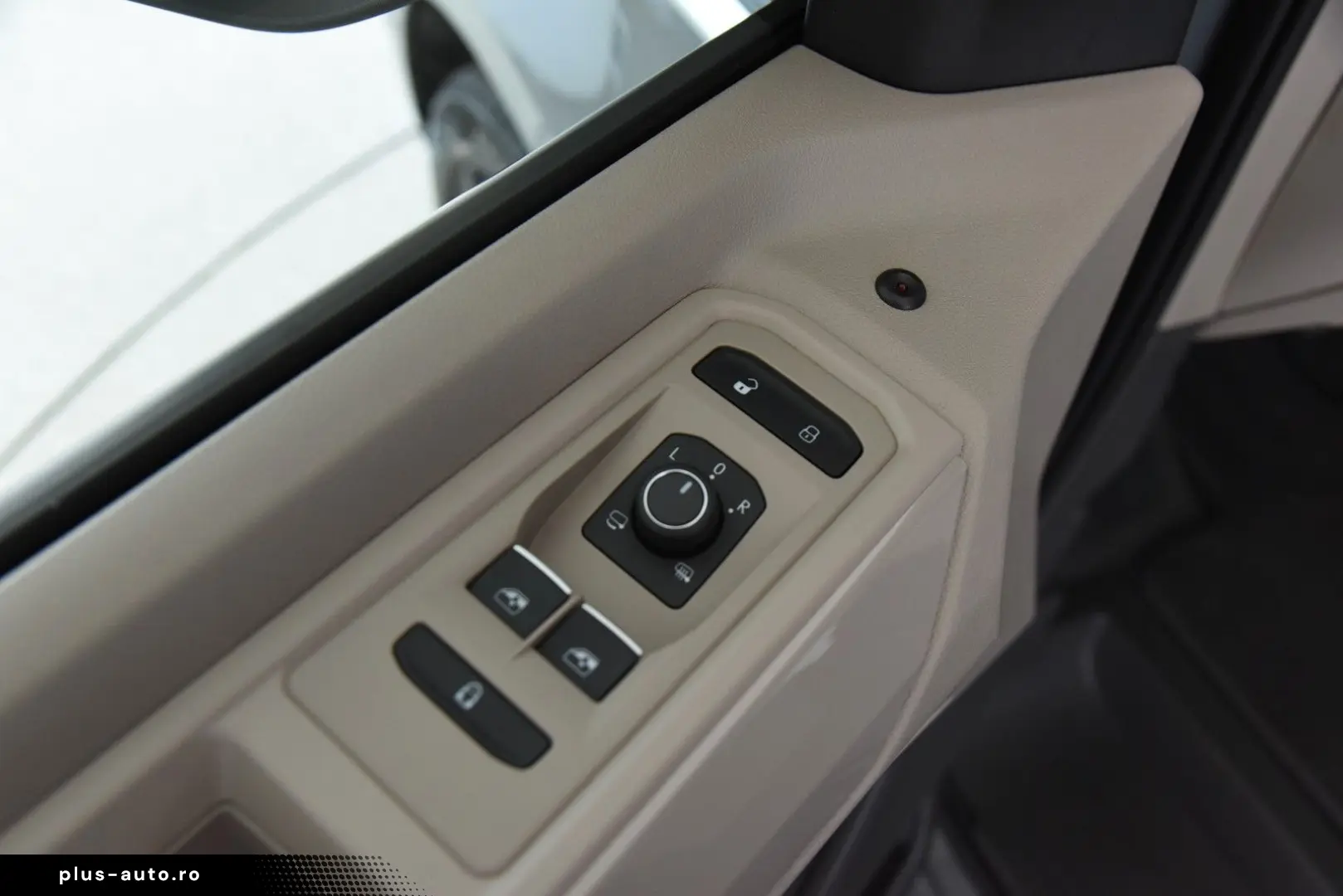 VW T7 Multivan Style 7 locuri Pano - Garantie pana 07-2027