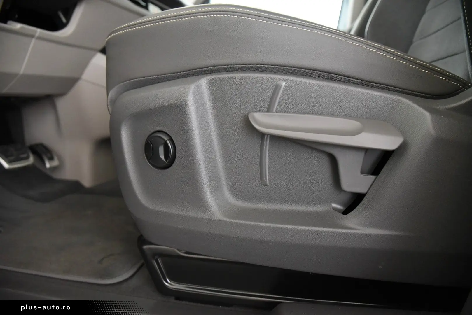 VW T7 Multivan Style 7 locuri Pano - Garantie pana 07-2027