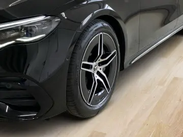 MERCEDES-BENZ E 200 d T  AMG AHK MEMO PANO 360 KAM DISTR
