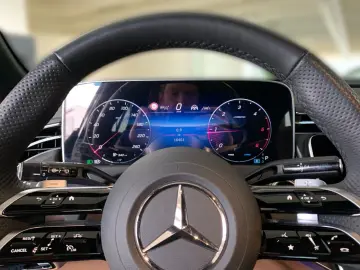 MERCEDES-BENZ E 200 d T  AMG AHK MEMO PANO 360 KAM DISTR