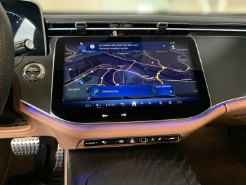 MERCEDES-BENZ E 200 d T  AMG AHK MEMO PANO 360 KAM DISTR