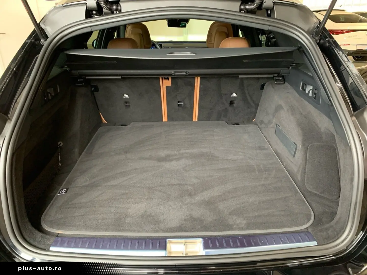 MERCEDES-BENZ E 200 d T  AMG AHK MEMO PANO 360 KAM DISTR