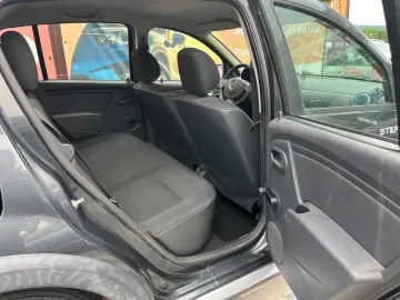 Dacia Sandero Stepway 1.6i