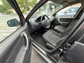 Dacia Sandero Stepway 1.6i