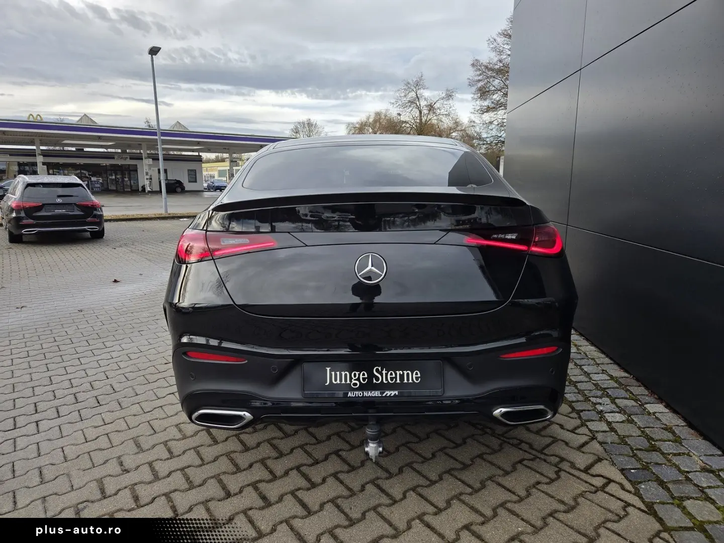 MERCEDES-BENZ GLC 300 d 4M AMG AIRMATIC AHK PANO DISTR STHZ
