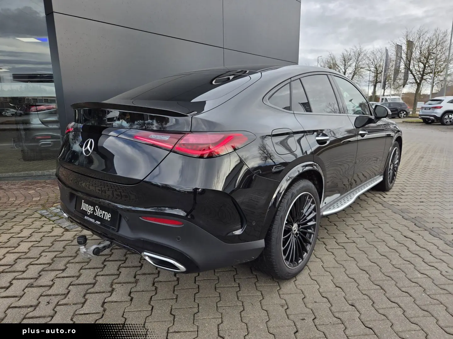 MERCEDES-BENZ GLC 300 d 4M AMG AIRMATIC AHK PANO DISTR STHZ
