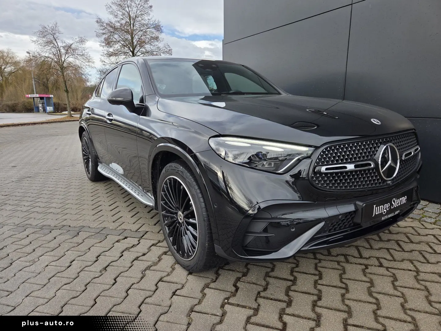 MERCEDES-BENZ GLC 300 d 4M AMG AIRMATIC AHK PANO DISTR STHZ
