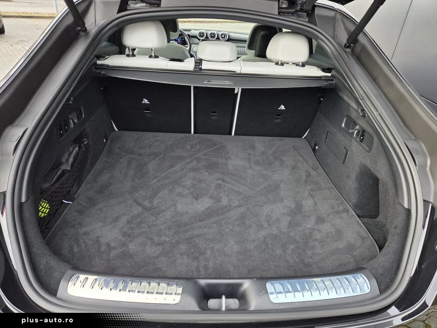 MERCEDES-BENZ GLC 300 d 4M AMG AIRMATIC AHK PANO DISTR STHZ