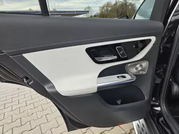 MERCEDES-BENZ GLC 300 d 4M AMG AIRMATIC AHK PANO DISTR STHZ