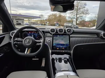 MERCEDES-BENZ GLC 300 d 4M AMG AIRMATIC AHK PANO DISTR STHZ
