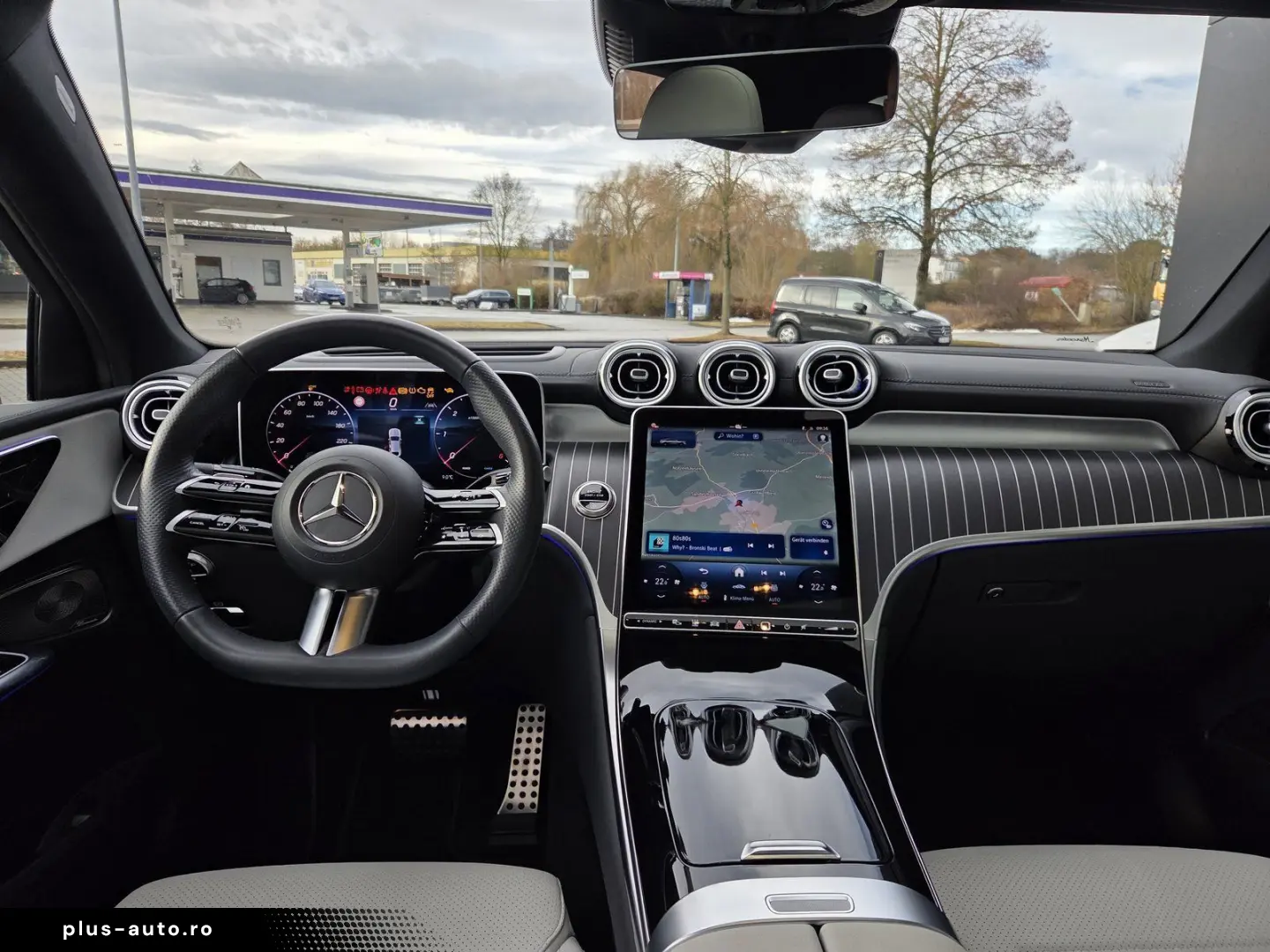 MERCEDES-BENZ GLC 300 d 4M AMG AIRMATIC AHK PANO DISTR STHZ