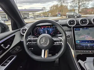MERCEDES-BENZ GLC 300 d 4M AMG AIRMATIC AHK PANO DISTR STHZ