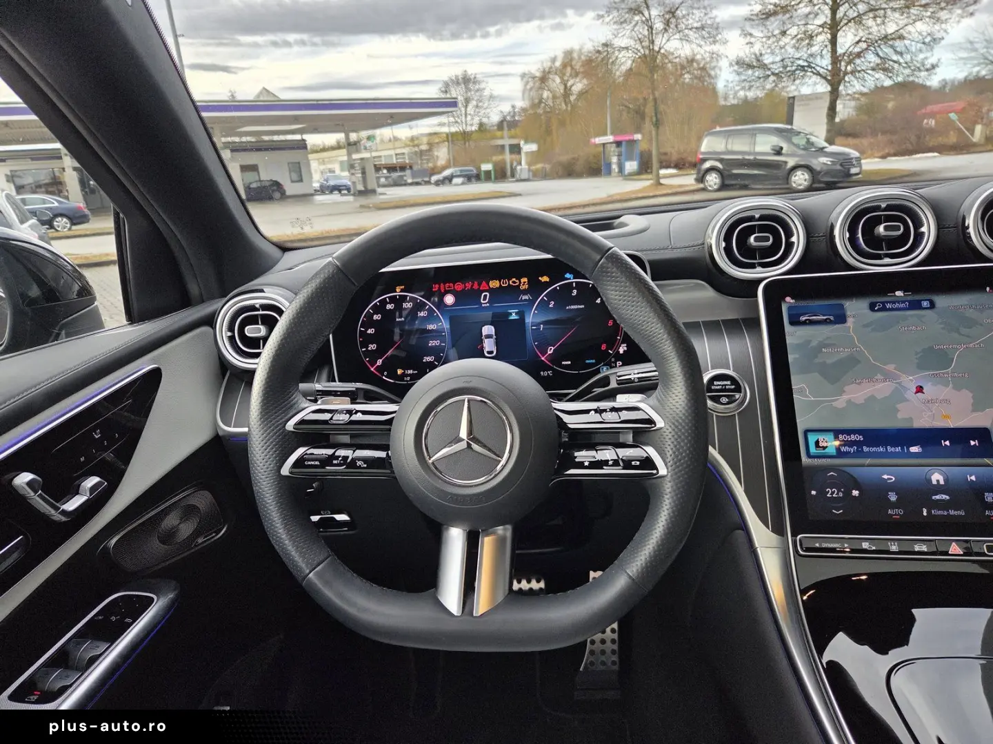 MERCEDES-BENZ GLC 300 d 4M AMG AIRMATIC AHK PANO DISTR STHZ
