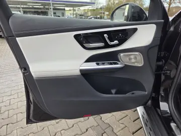 MERCEDES-BENZ GLC 300 d 4M AMG AIRMATIC AHK PANO DISTR STHZ
