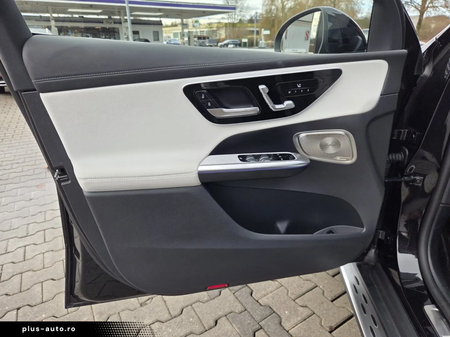 MERCEDES-BENZ GLC 300 d 4M AMG AIRMATIC AHK PANO DISTR STHZ